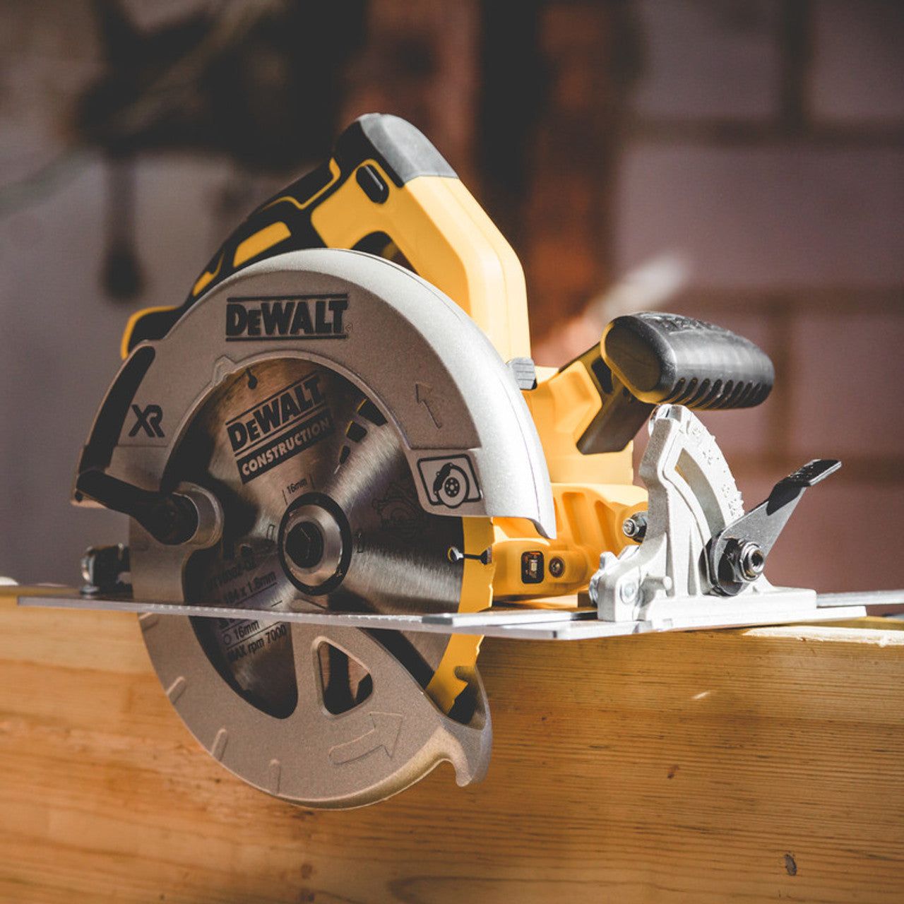 DeWalt DCS570N 18V XR Brushless 184mm Circular Saw | Bare Unit