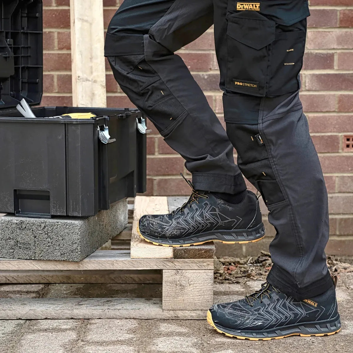 DeWalt Fargo Safety Trainer Black